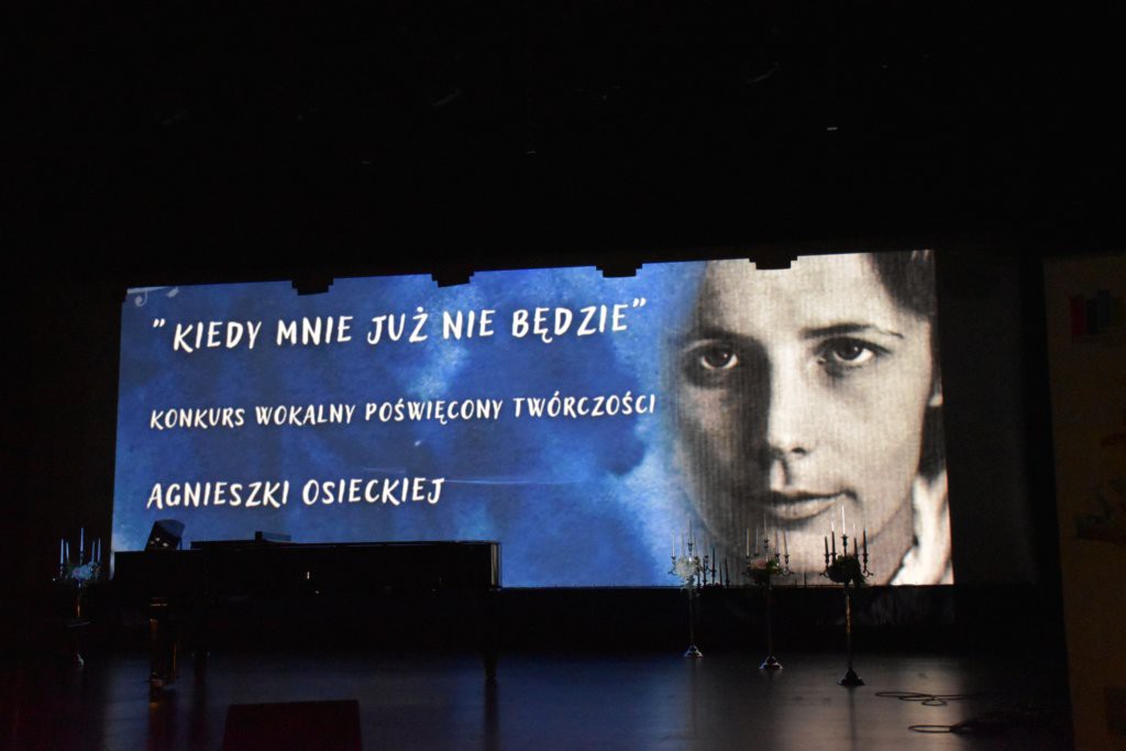fotorelacja_z_konkursu_wokalnego__kiedy_mnie_ju_nie_bdzie_powiconego_tworczoci_agnieszki_osieckiej_30_20220406_1158938753
