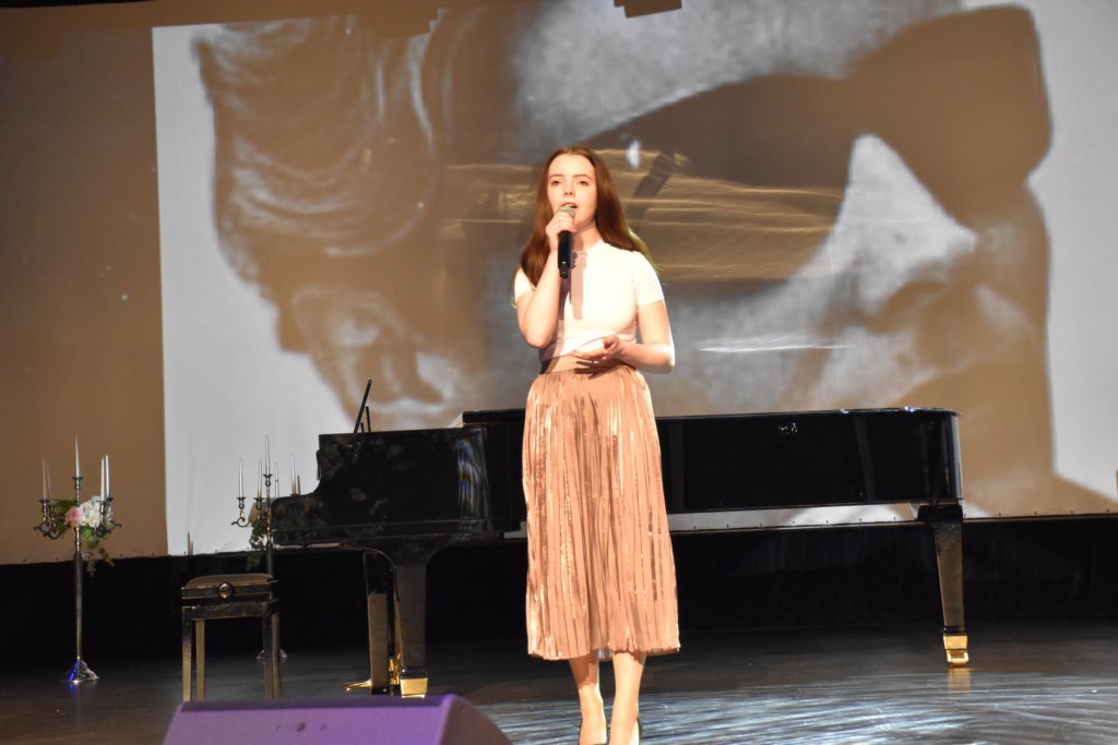 fotorelacja_z_konkursu_wokalnego__kiedy_mnie_ju_nie_bdzie_powiconego_tworczoci_agnieszki_osieckiej_51_20220406_1731755093